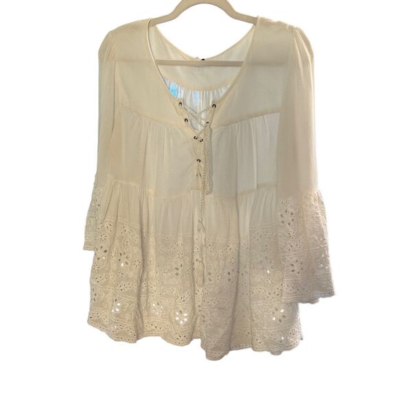 Crown & Ivy White Tiered Eyelet Boho Peasant Top 3/4 Bell Sleeves Sz M - Picture 1 of 10